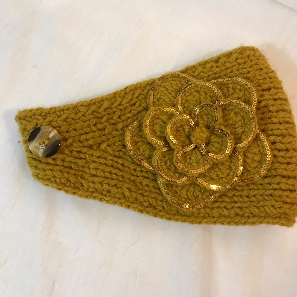 C.C. Gold head wrap with‎ Gold Flower